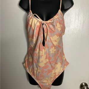 Cupshe Peach and Cream Floral Swimsuit L